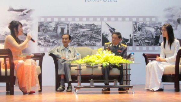 Giao lưu lịch sử “Kí ức Hà Nội – 12 ngày đêm”
