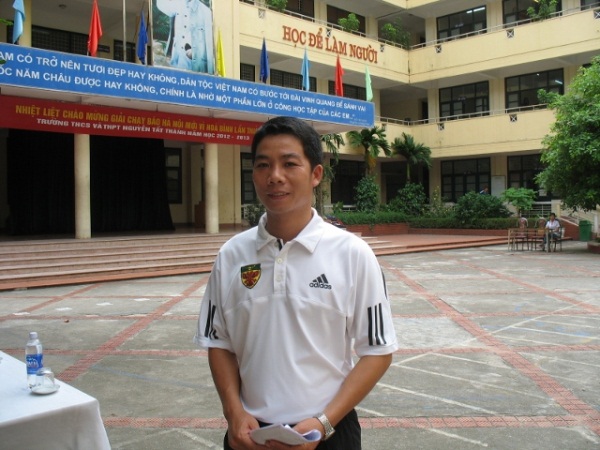 Những nụ cười dưới bóng cây xanh