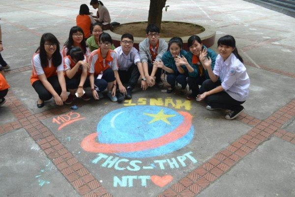 Vẽ tranh phấn với chủ đề 15 năm mùa xuân