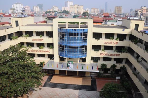 Em sẽ về để nối kỉ niệm xưa