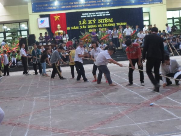 Chung kết môn Kéo co