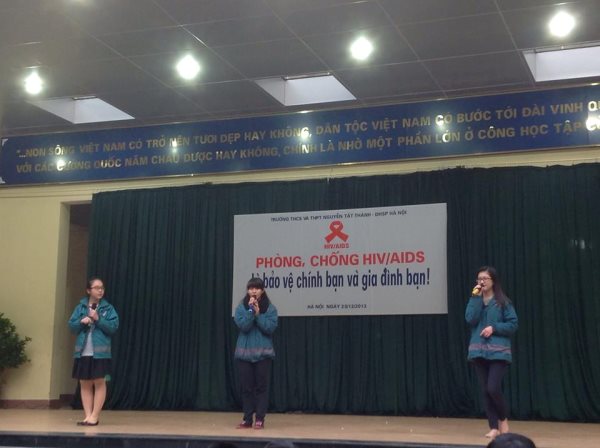 NTT-ers sôi nổi tìm hiểu về căn bệnh thế kỉ