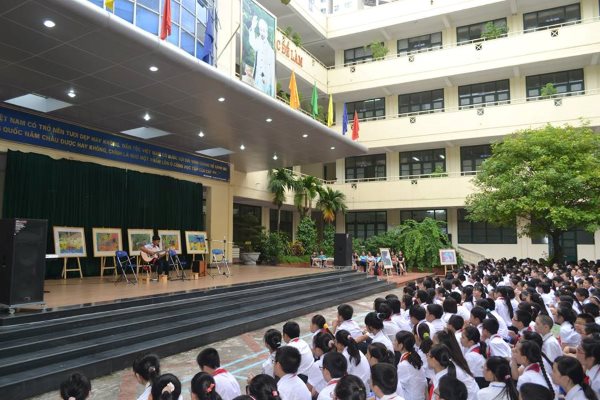 Buổi Chào cờ với những lời tán dương, thán phục không ngớt lời từ khán giả!
