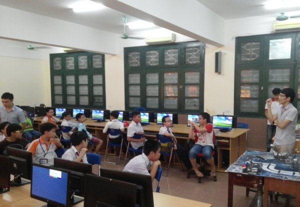 Khai giảng lớp học robotics đầu tiên dành cho các Win88 nhà cái không bị chặn khối 6 và khối 7