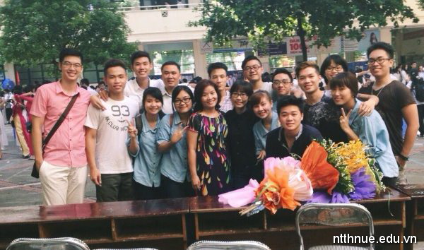 Trở về thăm trường ngày Khai giảng