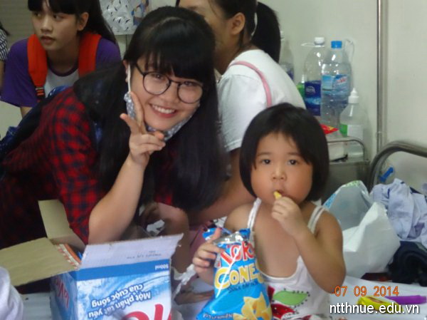 Đi từ thiện ngày Trung thu