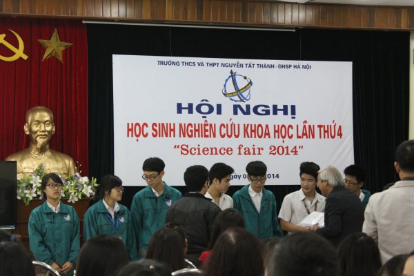 Vòng nguyệt quế gọi tên ai?