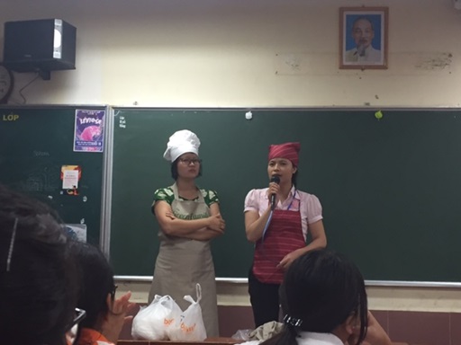 Cùng làm bánh trung thu với lớp 11D2 nào!
