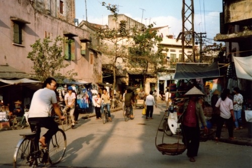 Bài dự thi giới thiệu sách: “Hà Nội băm sáu phố phường” – Chút hoài niệm về thủ đô ngàn năm văn hiến