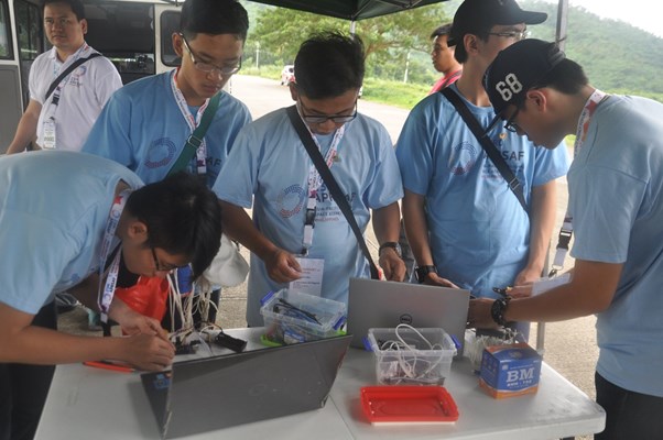 Đội tuyển Cansat 2016 của trường Nguyễn Tất Thành và hành trình ra biển lớn