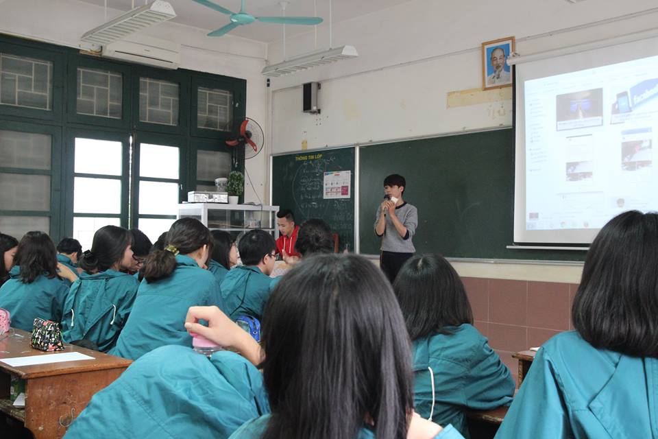 Thích thú với tiết học ngoại khóa về Tiếp nhận và Chia sẻ thông tin trên mạng xã hội