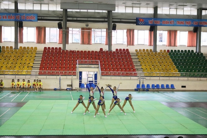 Nhiệt huyết theo từng bước nhảy Aerobic