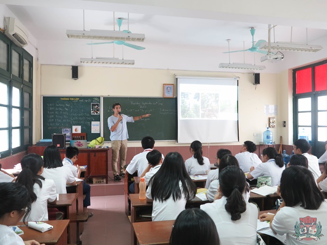 Chàng sinh viên Đại học Harvard (Mỹ) trải nghiệm tại trường Nguyễn Tất Thành