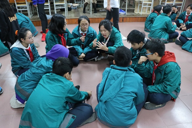 Sinh hoạt khối 8 - Trải nghiệm lắng đọng bài học giá trị sống “Đoàn kết”