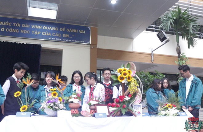 Những đóa hoa tươi thắm dành tặng phái đẹp