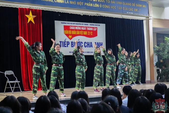 Sinh hoạt dưới cờ: Tiếp bước cha anh