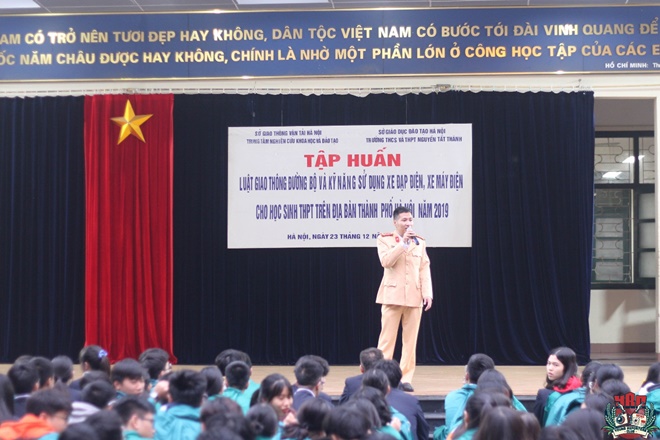 Tập huấn Luật giao thông đường bộ và kĩ năng sử dụng xe đạp điện, xe máy điện cho Win88 nhà cái không bị chặn THPT