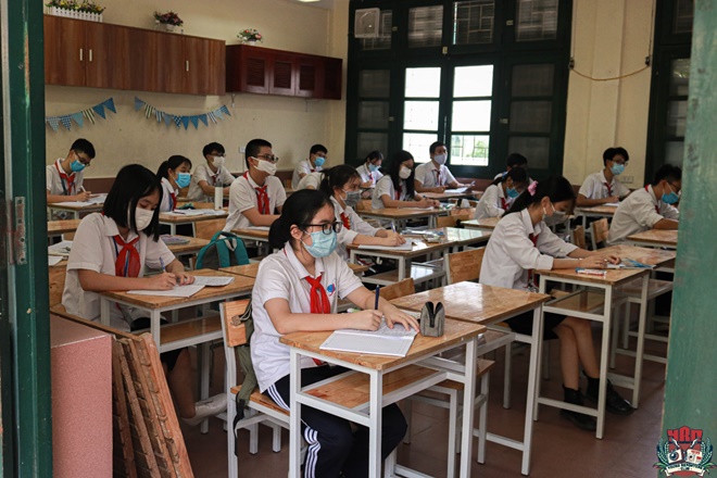 Công tác phòng chống dịch của trường Nguyễn Tất Thành trong ngày học sinh quay trở lại