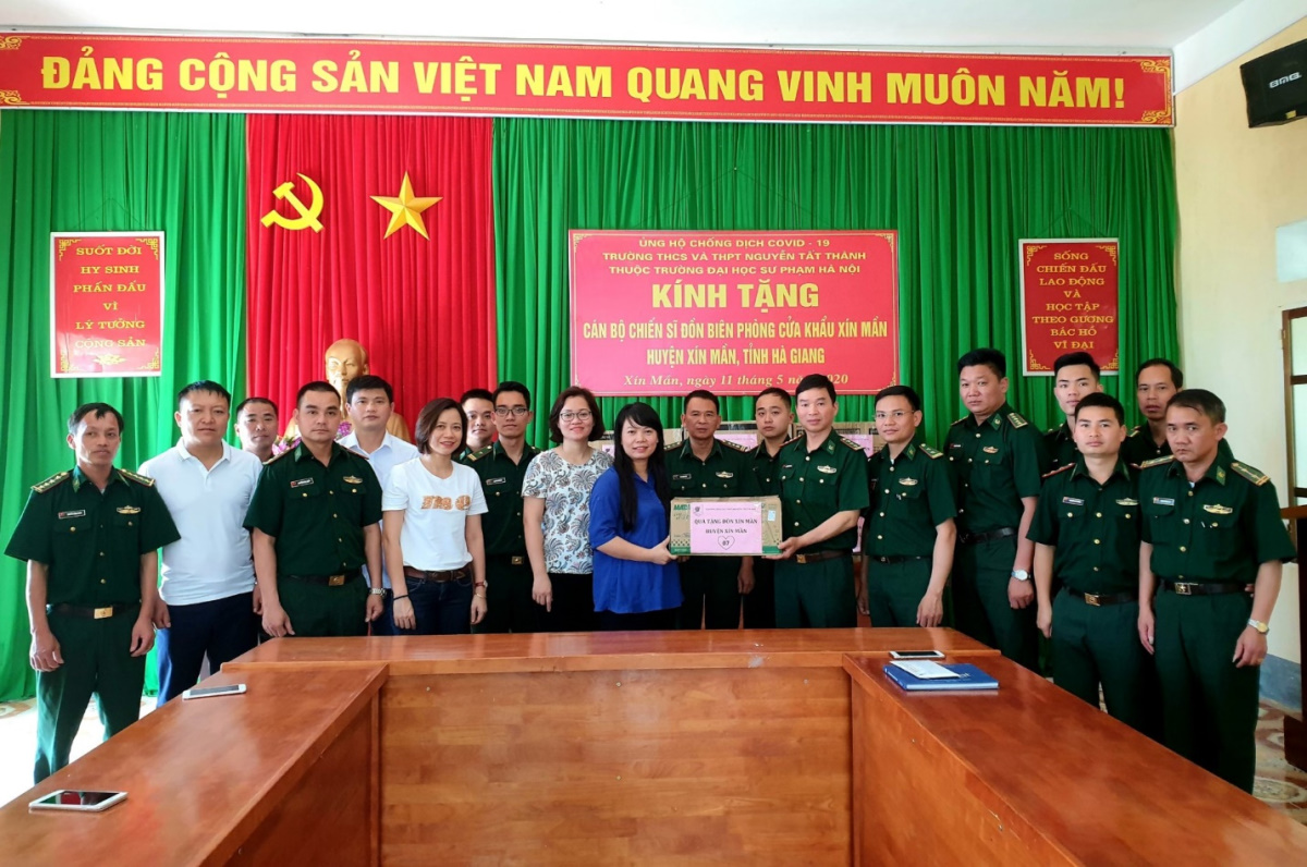 Mang “Vitamin hạnh phúc” tới bộ đội biên phòng tỉnh Hà Giang