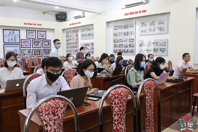 Tập huấn ứng dụng sáng tạo và hiệu quả công nghệ thông tin trong dạy học trực tuyến