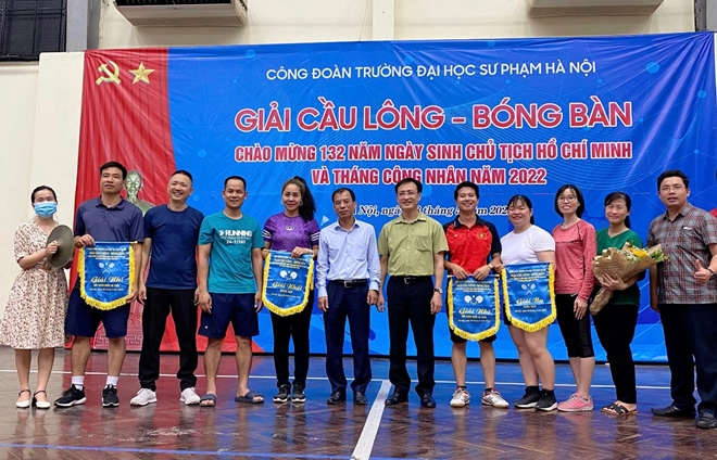 Tinh thần thể thao rực cháy của các thầy cô trường Nguyễn Tất Thành