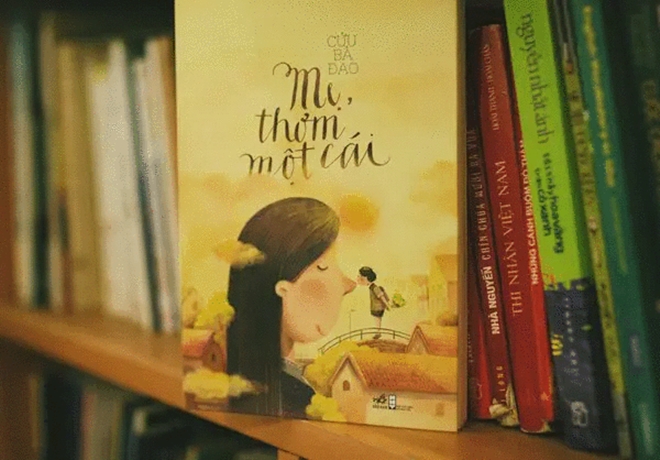 Mẹ, thơm một cái, chúng con yêu mẹ rất nhiều