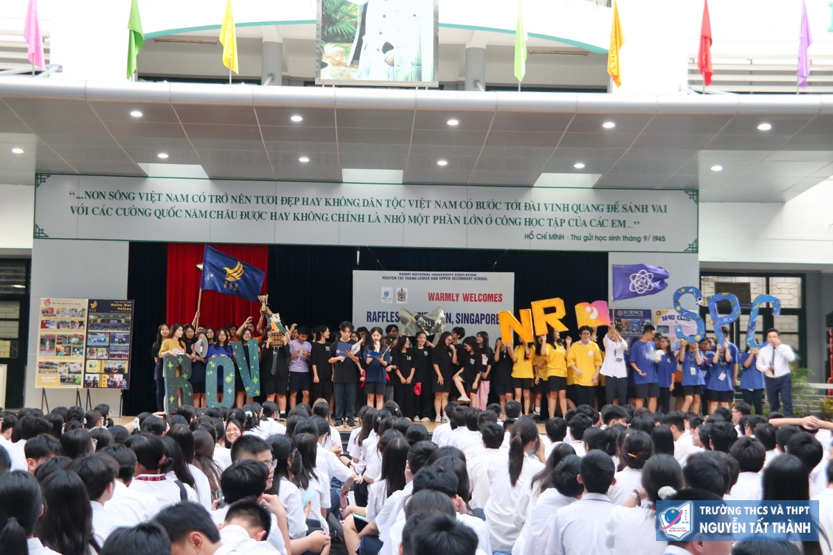 Màn chào sân ấn tượng của 4 CLB định hướng M4U, ROV, NRC và SPC