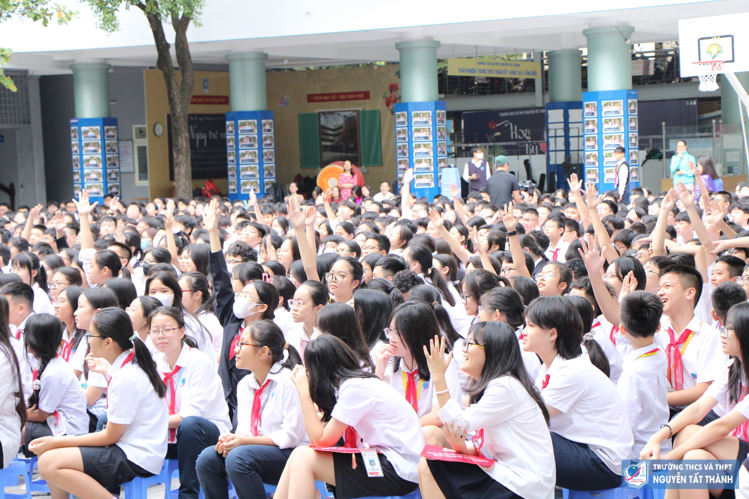 Đủ yêu thương thì hạnh phúc sẽ đong đầy