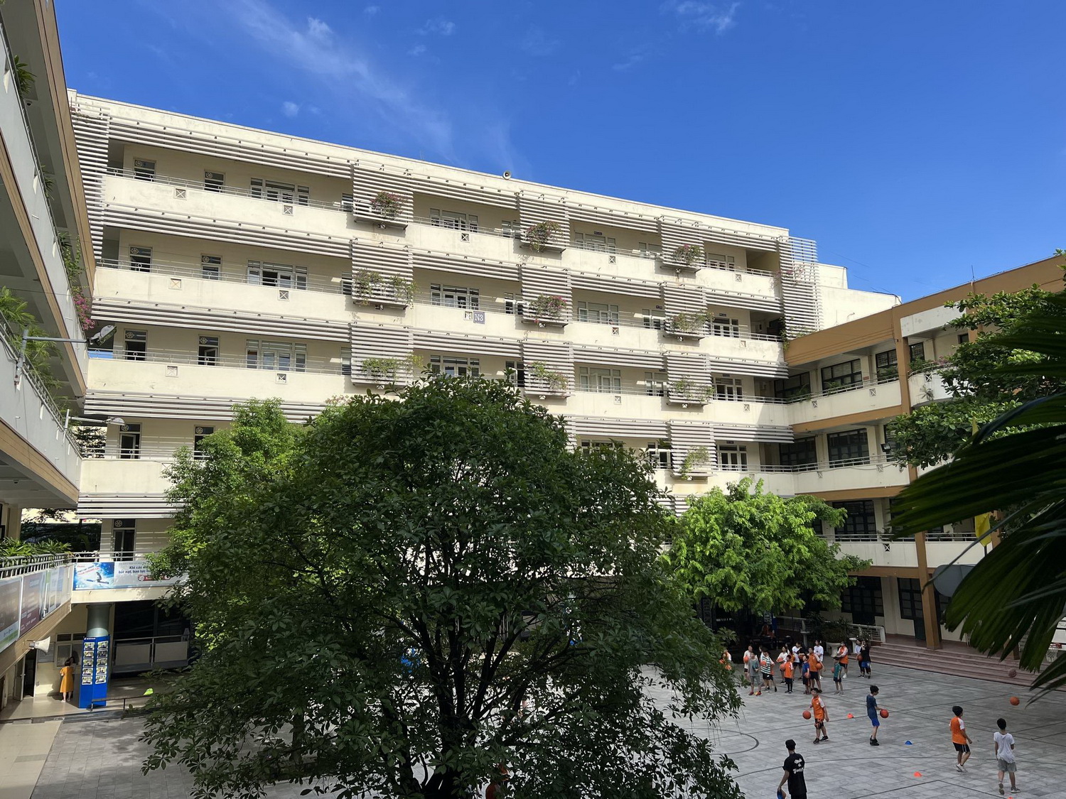 Bầu trời Nguyễn Tất Thành