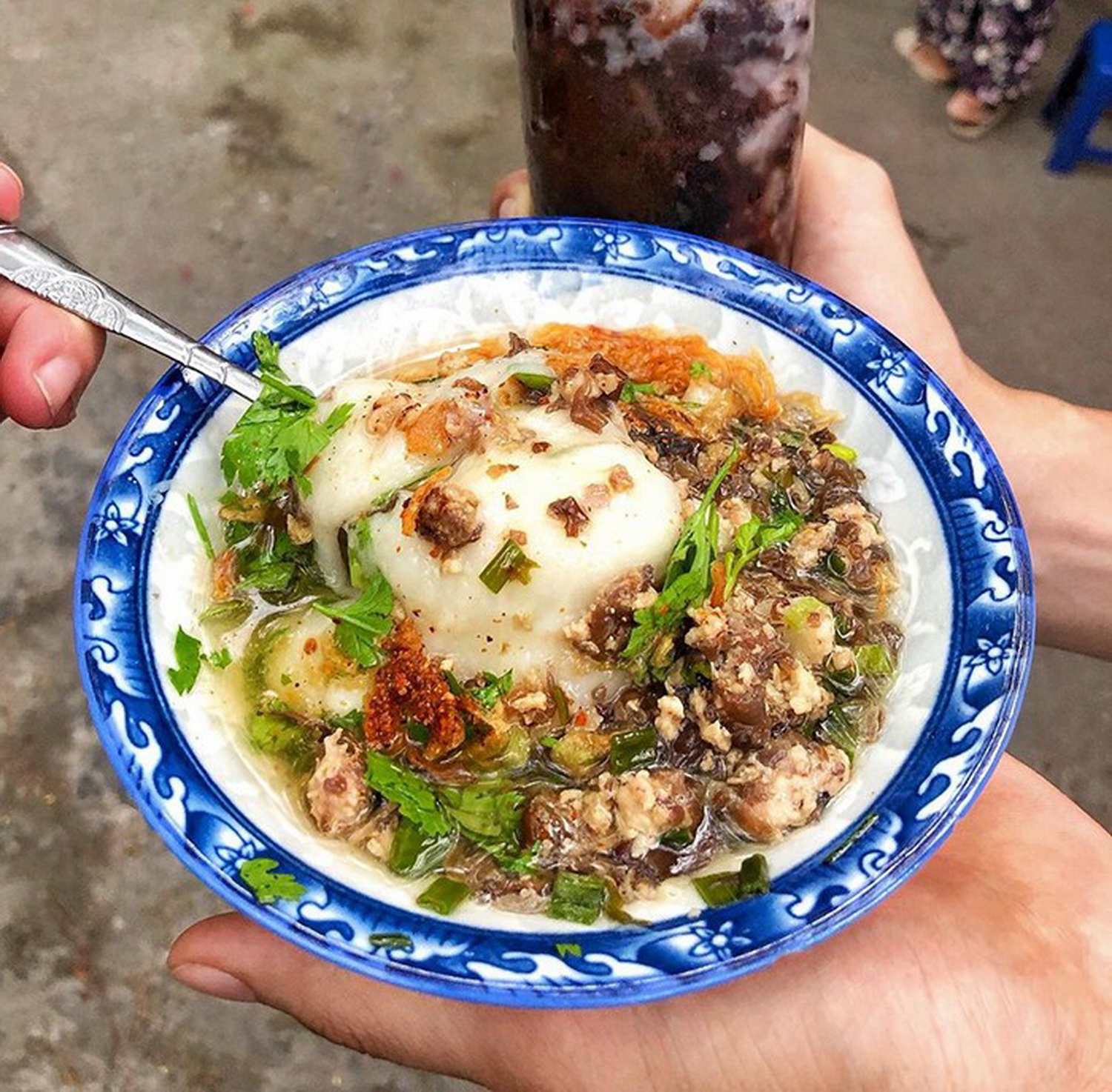Bánh đúc nóng - thức quà giản dị của mùa đông Hà Nội