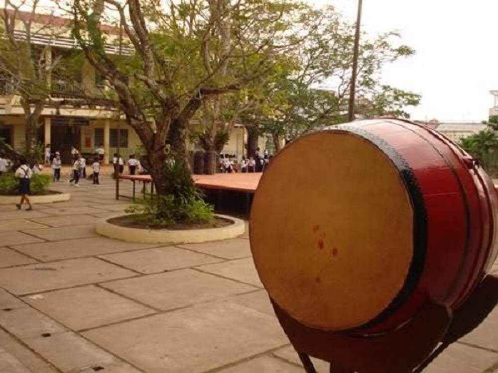 Trống trường dấu yêu