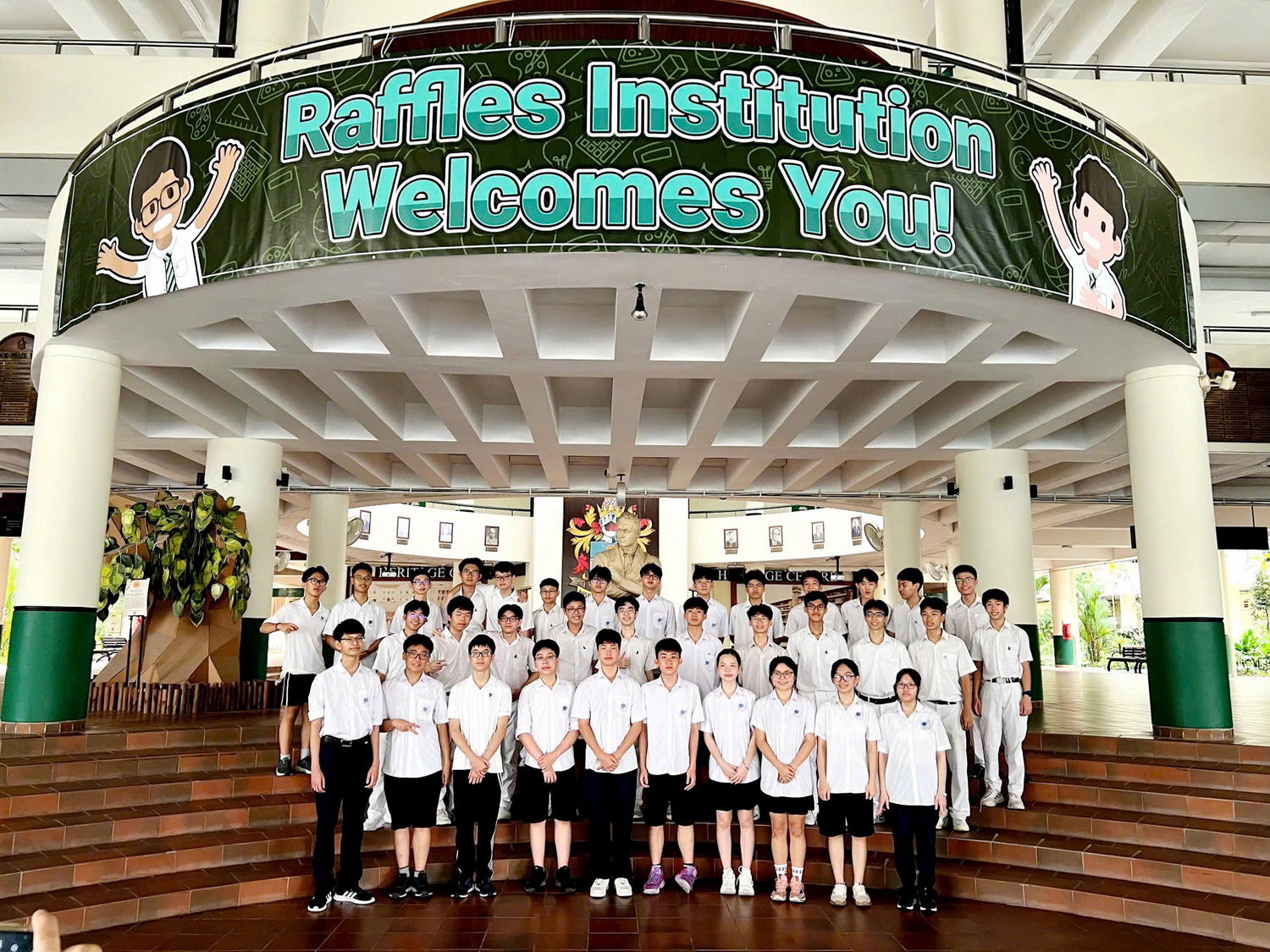 Chuyến giao lưu Trang Chủ Win88 Club - Nổ Hũ - Bắn Cá - Tài Xỉu đáng nhớ tại Raffles Institution - ngôi trường số 1 Singapore